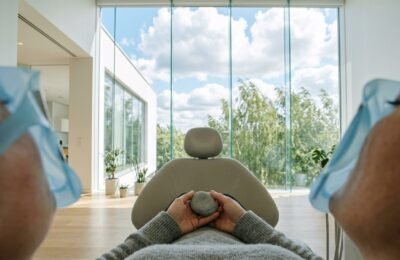 Claustrophobia and Oral Confinement in Dental Isolation: Autonomic Deconditioning Protocols